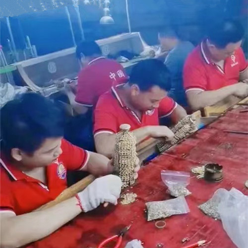 一定发饰品厂剪铜工艺